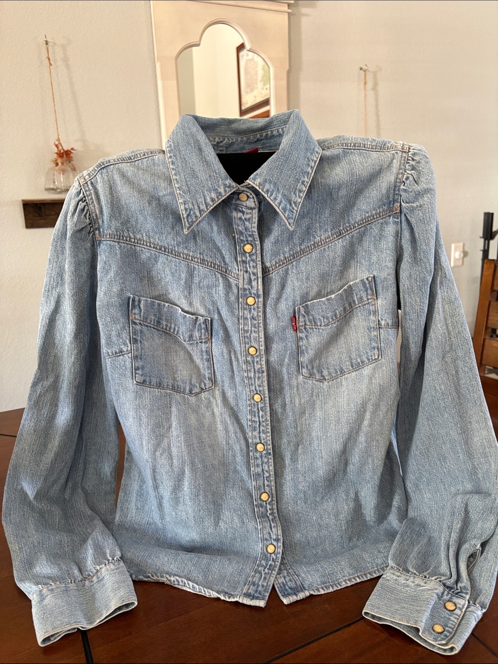 Levi’s snap fitted women’s shirt